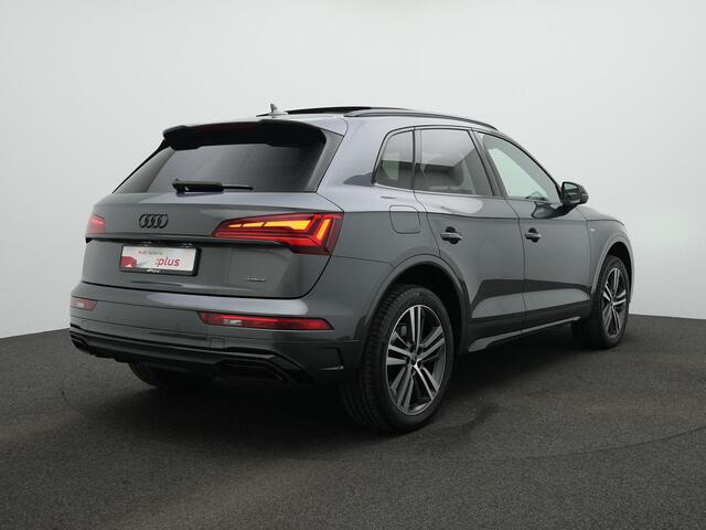 Audi Q5 50 TFSI e 299 pk S-Line | Panoramadak | Trekhaak | Leder/alcantara | Achteruitrijcamera | Stoelverwarming | Adaptive Cruise