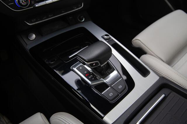 Audi Q5 55 TFSI e S edition , Panoramadak, Trekhaak, Carplay,