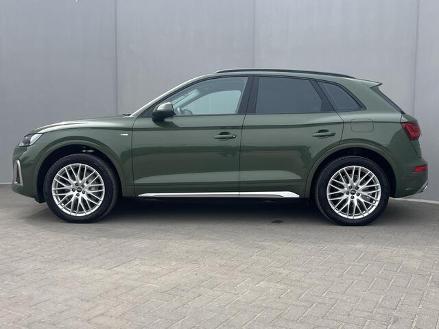 Audi Q5 55 TFSI e S edition / 367 PK! / Elektrische Trekhaak (2.000KG) / Quattro Aandrijving / Virtual Cockpit / Navigatie / S-line Exterieur / Stoelverwarming / Parkeersensoren Voor&Achter / All Season Banden / 20" Lichtmetalen Velgen / Elektrische Kofferbak /