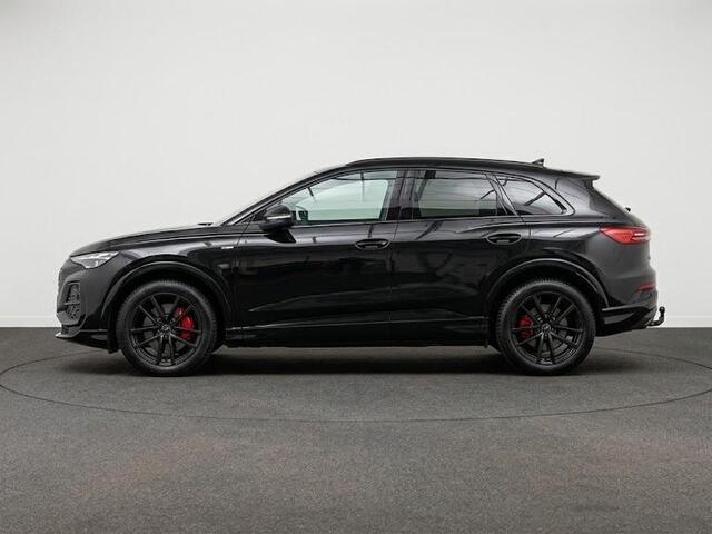 Audi Q5 S edition Competition e-hybrid 367 pk | Panorama-glasdak | Trekhaak, elektr. wegklapbaar | MMI bijrijdersdisplay | Geheugen bestuurdersstoel |