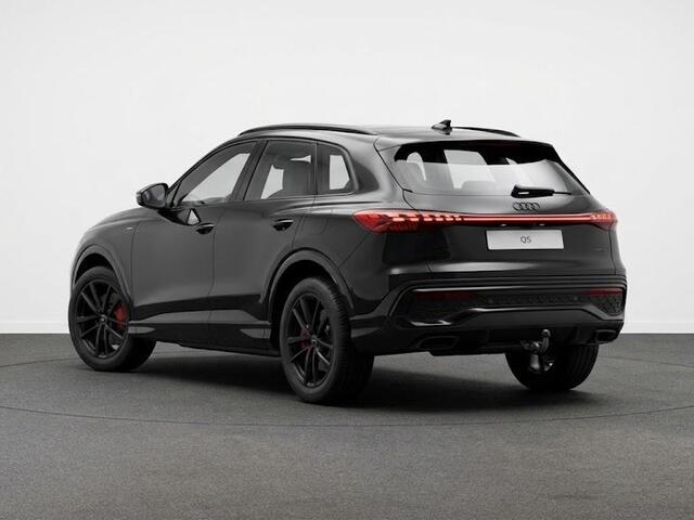Audi Q5 S edition Competition e-hybrid 367 pk | Panorama-glasdak | Trekhaak, elektr. wegklapbaar | MMI bijrijdersdisplay | Geheugen bestuurdersstoel |
