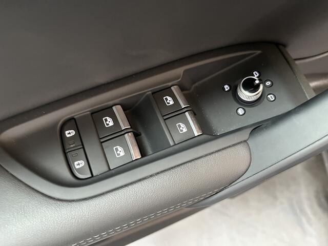 Audi Q5 50 TFSI e Advanced edition Quattro / AUTOMAA/ SOH 94%/ PANO/ 360 CAMERA/ MATRIX/ OLED ACHTERLICHTEN/ HEAD-UP/ MEMORY SEATS/ KEYLESS/ CRUISE/ AKOESTISCH GLAS/ STOELVERWARM./ SMARTPHONE INTERFACE/ NAVI/ CLIMA/ DAB/ 19" LMV