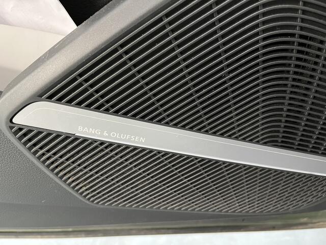 Audi Q5 50 TFSI e Advanced edition Quattro / AUTOMAAT/ SOH 95%/ LUCHTVERING/ PANO/ B&O/ CAMERA/ PARK. SENSOREN/ MATRIX/ OLED ACHTERLICHTEN/ HEAD-UP/ MEMORY SEATS/ KEYLESS/ CRUISE/ STOELVERWARM./ SMARTPHONE INTERFACE/ NAVI/ 19" LMV