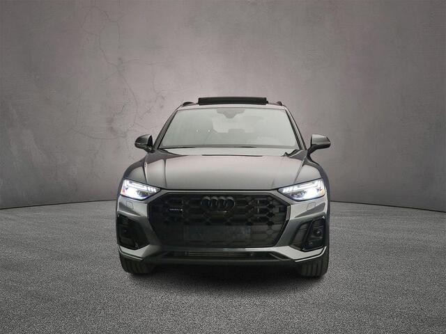 Audi Q5 55 TFSI e S edition | Trekhaak | Apple/Android Play | Adaptive Cruise | 360 Camera | Matrix | Panorama Dak | Bang & Olufsen Audio | Tour pakket | Assistentie pakket Parking |