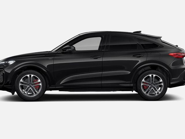Audi Q5 Sportback 2.0 TFSI e-hybrid quattro S edition Competition 367 PK · Glazen panoramadak · MMI bijrijdersdisplay · B&O premium 3D