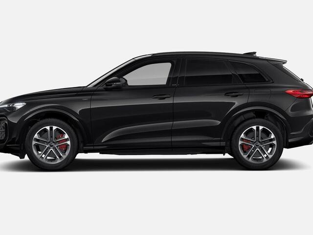 Audi Q5 2.0 TFSI e-hybrid quattro S edition Competition 367 PK · Tech pro · Glazen panoramadak · B&O premium 3D