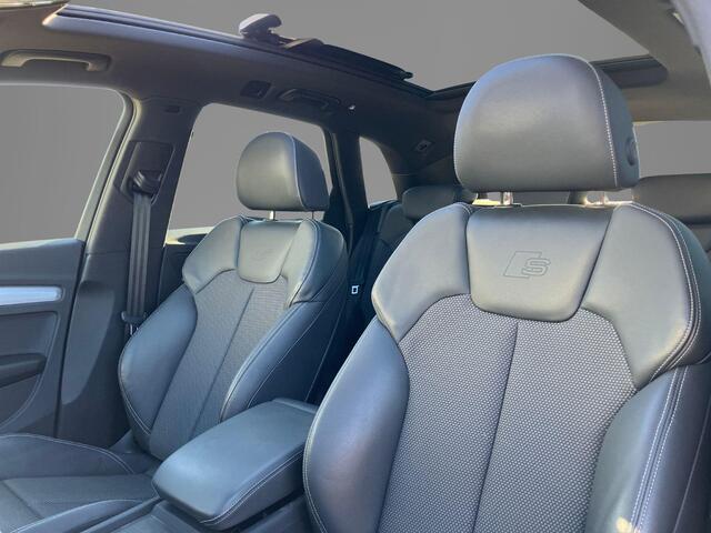 Audi Q5 50TFSIe 220kW/299PK S Line · Panoramadak · Camera + Parkeersensoren · Apple/Android Car Play