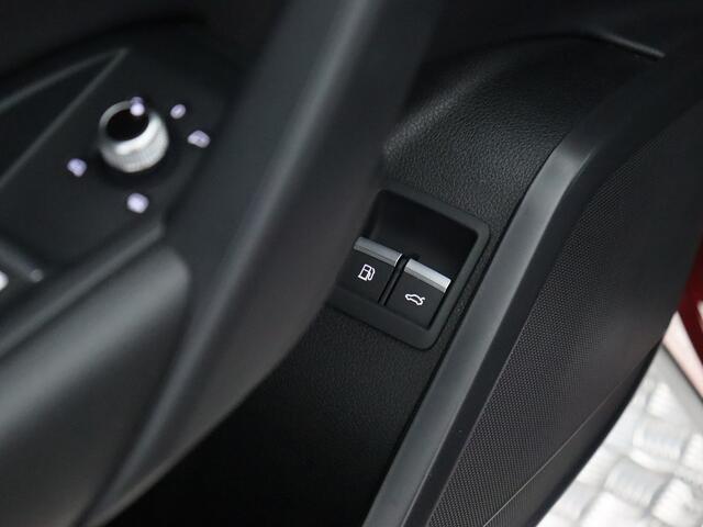 Audi Q5 55 TFSI e quattro Competition S-Line (Elek. trekhaak / Pano / Camera / Carplay / Luchtvering)
