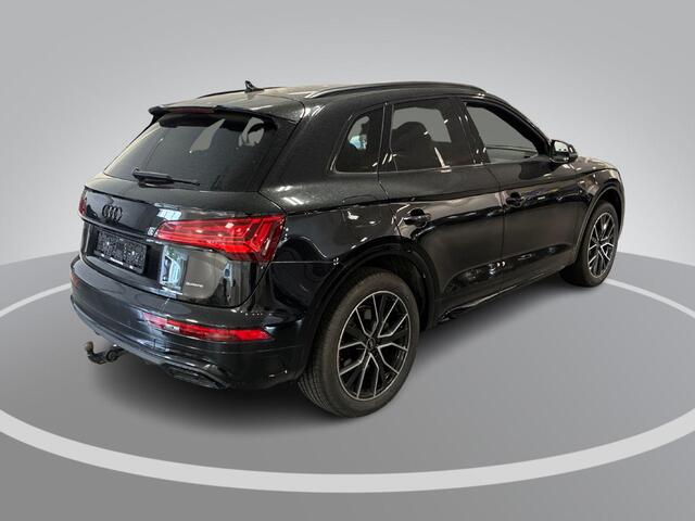 Audi Q5 50 TFSIe 299pk S-tronic S edition · Camera · Wegklapbare Trekhaak · Apple/Android Car Play · Navigatie · 20'' Inch ·