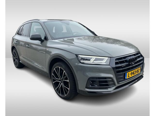 Audi Q5 2.0 TFSI quattro Sport S Line Black Edition / Full option! / Trekhaak / Panoramadak / Camera / Head-up / RS Seats / Luchtvering / B&O / 21'' / Carbon intr. / Standverwarming / Matrix LED / Stoel+Stuurverwarming / CarPlay / Dodehoek / D