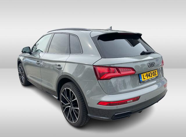 Audi Q5 2.0 TFSI quattro Sport S Line Black Edition / Full option! / Trekhaak / Panoramadak / Camera / Head-up / RS Seats / Luchtvering / B&O / 21'' / Carbon intr. / Standverwarming / Matrix LED / Stoel+Stuurverwarming / CarPlay / Dodehoek / D