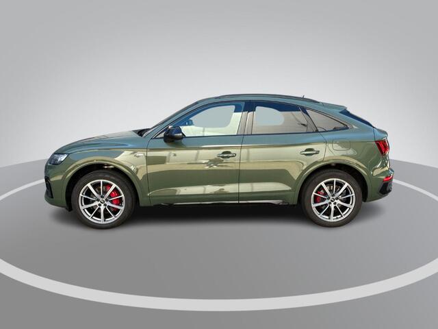 Audi Q5 Sportback 50 TFSIe 299pk S edition Competition · Camera · Inklap. Trekhaak · Matrix LED · Dodehoeksensor · Stuur- & Stoelverwarming · Elektrische stoelverstelling · Apple/Android Car Play · Garantie t/m 24-06-2030 of 100.000km