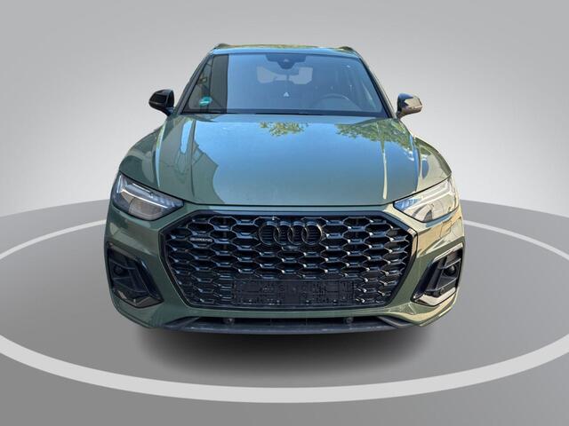 Audi Q5 Sportback 50 TFSIe 299pk S edition Competition · Camera · Inklap. Trekhaak · Matrix LED · Dodehoeksensor · Stuur- & Stoelverwarming · Elektrische stoelverstelling · Apple/Android Car Play · Garantie t/m 24-06-2030 of 100.000km
