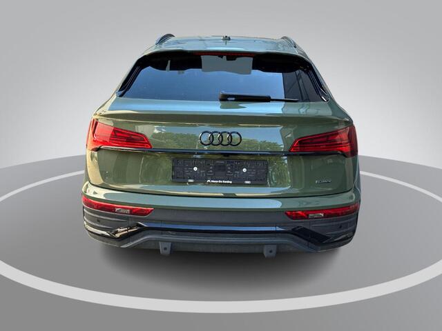 Audi Q5 Sportback 50 TFSIe 299pk S edition Competition · Camera · Inklap. Trekhaak · Matrix LED · Dodehoeksensor · Stuur- & Stoelverwarming · Elektrische stoelverstelling · Apple/Android Car Play · Garantie t/m 24-06-2030 of 100.000km