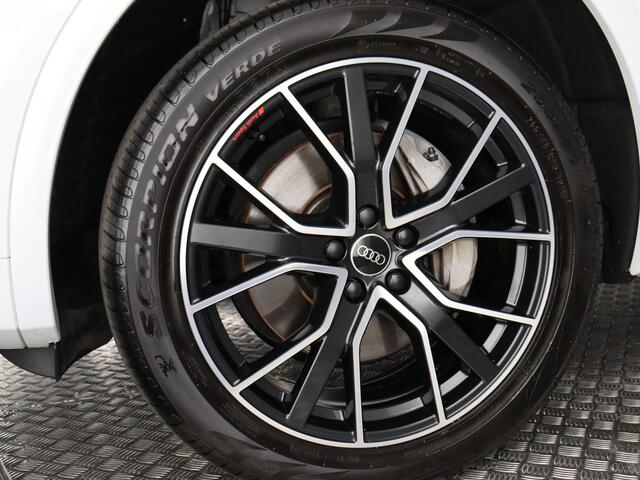 Audi Q5 50 TFSI e Quattro S edition Competition (Black Style / Matrix Led / Camera / Stoelverw. / Elek. achterklep / Carplay)