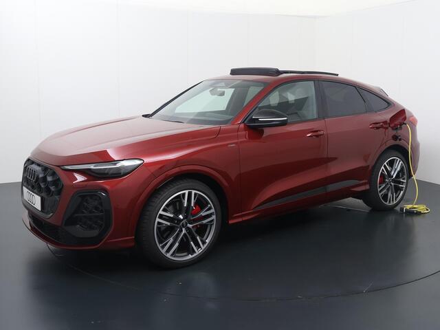 Audi Q5 Sportback 2.0 TFSI e-hybrid quattro S edition Competition Panoramadak | Privacy Glass | Trekhaak | 21" LMV | Elektrische stoelen met geheugen bestuurder | MMI Bijrijdersdisplay | Super Sportstoelen | Winterpakket | Ambiente lichtpakket Pro |