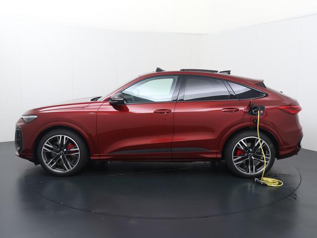 Audi Q5 Sportback 2.0 TFSI e-hybrid quattro S edition Competition Panoramadak | Privacy Glass | Trekhaak | 21" LMV | Elektrische stoelen met geheugen bestuurder | MMI Bijrijdersdisplay | Super Sportstoelen | Winterpakket | Ambiente lichtpakket Pro |