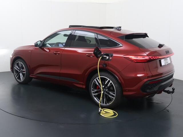 Audi Q5 Sportback 2.0 TFSI e-hybrid quattro S edition Competition Panoramadak | Privacy Glass | Trekhaak | 21" LMV | Elektrische stoelen met geheugen bestuurder | MMI Bijrijdersdisplay | Super Sportstoelen | Winterpakket | Ambiente lichtpakket Pro |