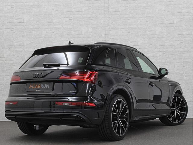 Audi Q5 50 TFSI e 300PK | Luchtvering | B&O Sound | Leder | Carbon | Sportstoelen | Carplay | 11-2022 | Zwarte Hemel | Standkachel | Stoelverwarming | 3-Zone Clima | Black-Optic | Zonwering | Virtual Cockpit | LED | Autom. Achterklep | Bovag Garantie |