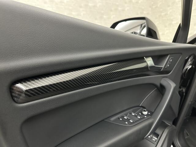 Audi Q5 50 TFSI e 300PK | Luchtvering | B&O Sound | Leder | Carbon | Sportstoelen | Carplay | 11-2022 | Zwarte Hemel | Standkachel | Stoelverwarming | 3-Zone Clima | Black-Optic | Zonwering | Virtual Cockpit | LED | Autom. Achterklep | Bovag Garantie |