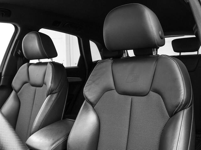 Audi Q5 50 TFSIe 299pk S-tronic S edition · Camera · Wegklapbare Trekhaak · Apple/Android Car Play · Navigatie · 20'' Inch ·