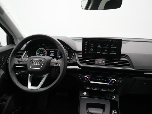 Audi Q5 50 TFSI e Advanced edition PHEV 300pk Dealer O.H. | Panodak | Head Up | Adaptive Cruise | 360 Camera | Bang & Olufsen | Matrix LED | Lederen Comfortstoelen Memory & Verwarmd | Keyless | Apple Carplay | Navigatie | DAB | Plug In Hybrid |