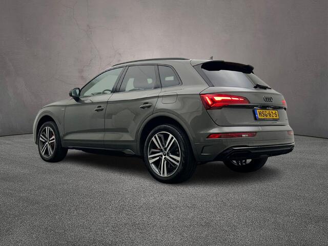 Audi Q5 50 TFSI e 300 PK quattro S edition Competition | 20-Inch | Zwart-Optiek | Tour-Pack | Matrix | Sportplus-Stoel | Elek.verstl-Stoelen | Ambient-Light | Privacy-Glas |
