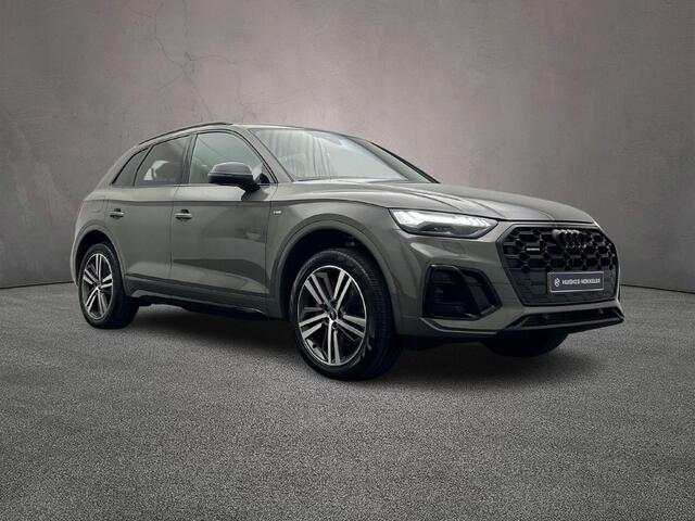 Audi Q5 50 TFSI e 300 PK quattro S edition Competition | 20-Inch | Zwart-Optiek | Tour-Pack | Matrix | Sportplus-Stoel | Elek.verstl-Stoelen | Ambient-Light | Privacy-Glas |