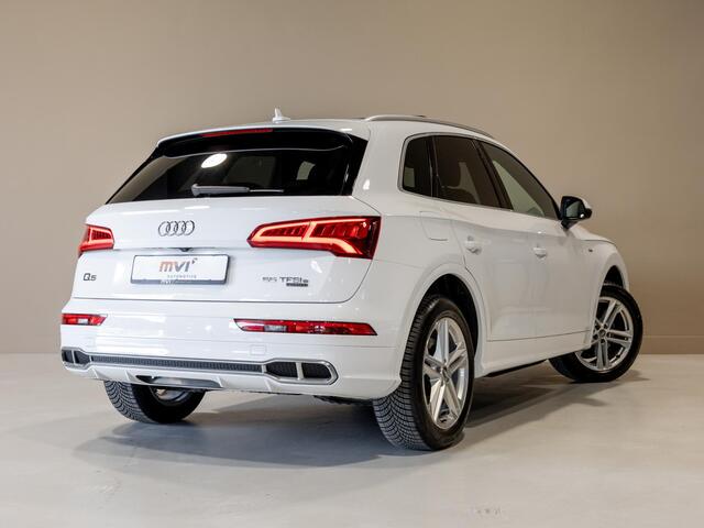 Audi Q5 55 TFSI e quattro Competition 367pk / Panorama dak / Adaptieve cruise control / Navigatie / Achteruitrijcamera / Apple carplay /