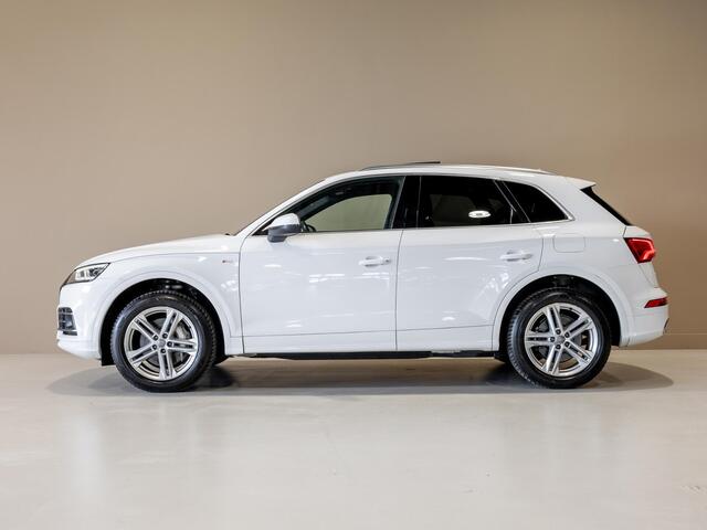 Audi Q5 55 TFSI e quattro Competition 367pk / Panorama dak / Adaptieve cruise control / Navigatie / Achteruitrijcamera / Apple carplay /