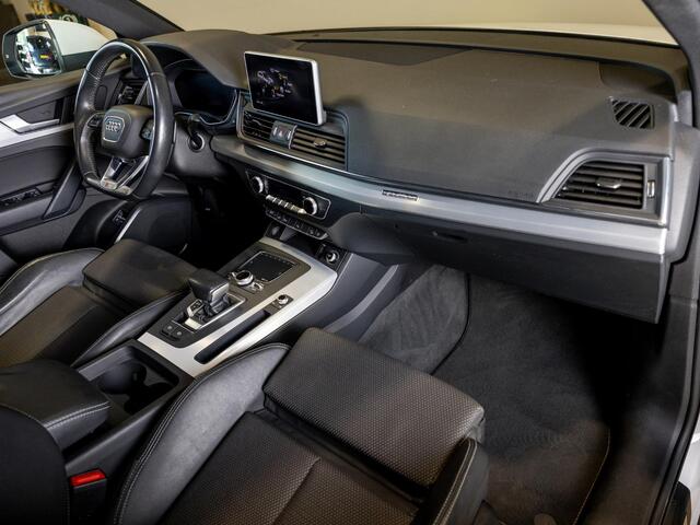 Audi Q5 55 TFSI e quattro Competition 367pk / Panorama dak / Adaptieve cruise control / Navigatie / Achteruitrijcamera / Apple carplay /