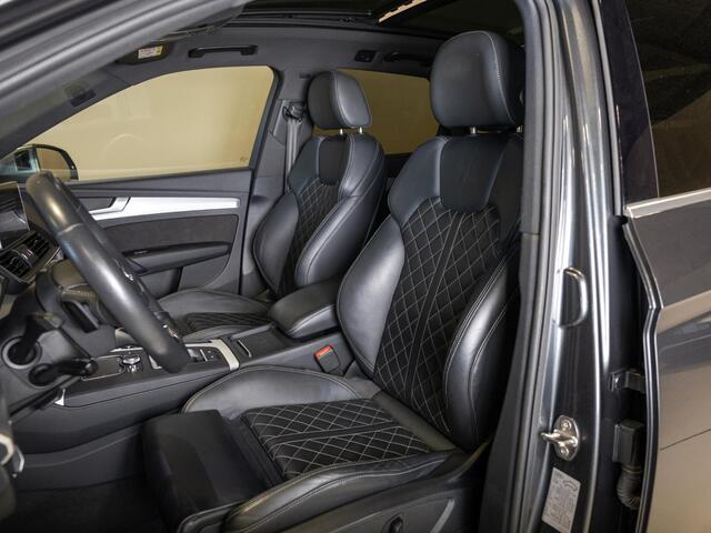 Audi Q5 55 TFSI e quattro Competition 367pk / Panorama dak / Adaptieve cruise control / Stoelverwarming / Dodehoekdetectie / Achtertuitrijcamera / Apple carplay /