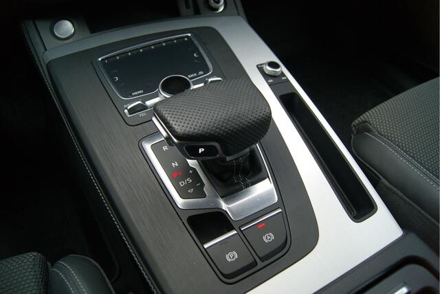 Audi Q5 55 TFSIe 367PK Quattro 2xS-Line Virtual/memory/matrix/carplay/keyless