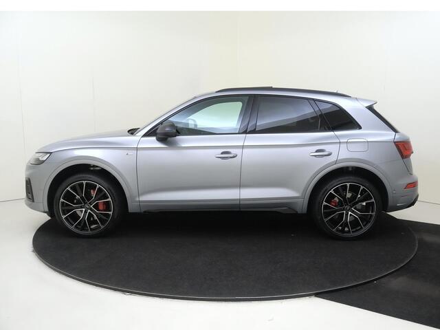 Audi Q5 55 TFSI e S edition Competition | Panoramadak | Trekhaak | Achteruitrijcamera | 3-zone airco | Dodehoek detectie | Keyless | LED matrix verlichting | Stoelverwarming |