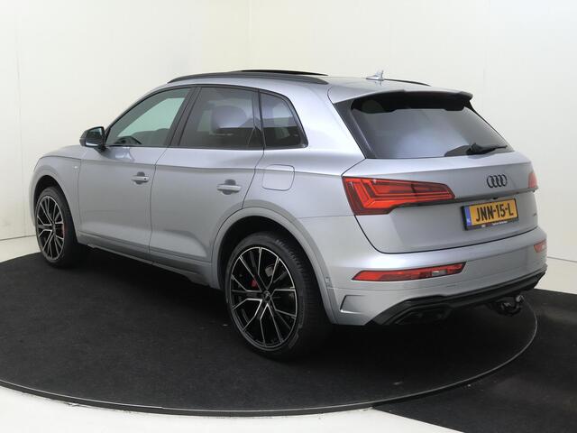 Audi Q5 55 TFSI e S edition Competition | Panoramadak | Trekhaak | Achteruitrijcamera | 3-zone airco | Dodehoek detectie | Keyless | LED matrix verlichting | Stoelverwarming |