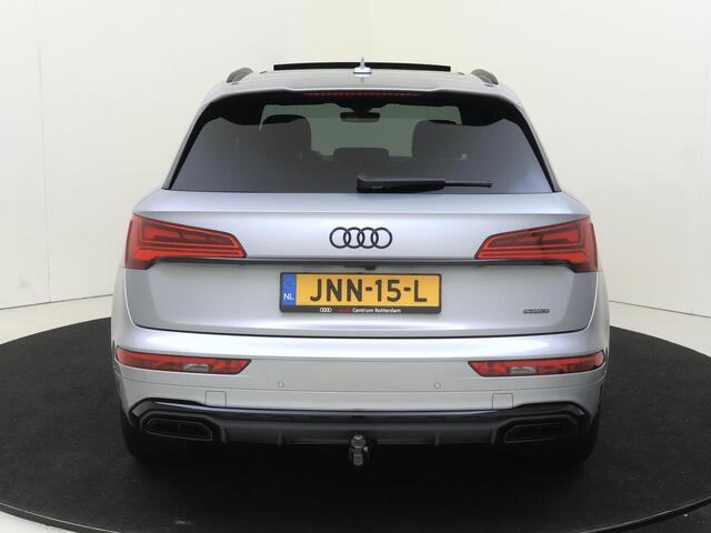 Audi Q5 55 TFSI e S edition Competition | Panoramadak | Trekhaak | Achteruitrijcamera | 3-zone airco | Dodehoek detectie | Keyless | LED matrix verlichting | Stoelverwarming |