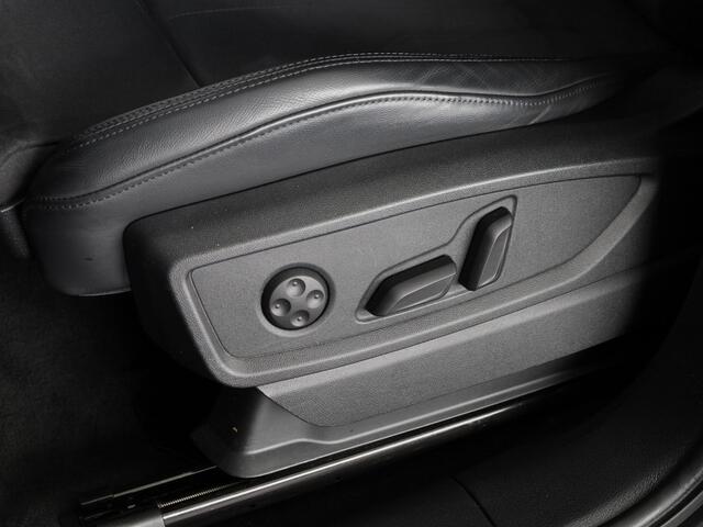 Audi Q5 Sportback 50 TFSI e S edition 299pk | Navigatie | Trekhaak | Parkeercamera | Stoelverwarming | Lichtmetalen velgen | S-line interieur