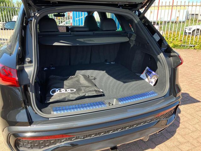 Audi Q5 2.0TFSIe-hybrid 220kW/299PK quattro S Line · Panoramadak · Trekhaak · 360°Camera + Parkeersensoren · Leder · Tech Pro · Garantie t/m 17-05-2030 of 120000km.