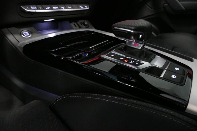 Audi Q5 Sportback 50 TFSI e S edition Competition / S-Line / SQ5 Diffuser / Maxton Design Bodykit V.2 / Panoramadak / Matrix LED / Rondomzichtcamera / Ambienteverlichting / Apple Carplay - Android Auto / Stoelverwarming / Audi Sound System / Dodehoek detectie / A