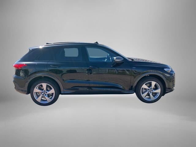 Audi Q5 2.0TFSIe-hybrid 220kW/299PK quattro S Line · Panoramadak · Trekhaak · 360°Camera + Parkeersensoren · Leder · Garantie t/m 17-05-2030 of 120000km.