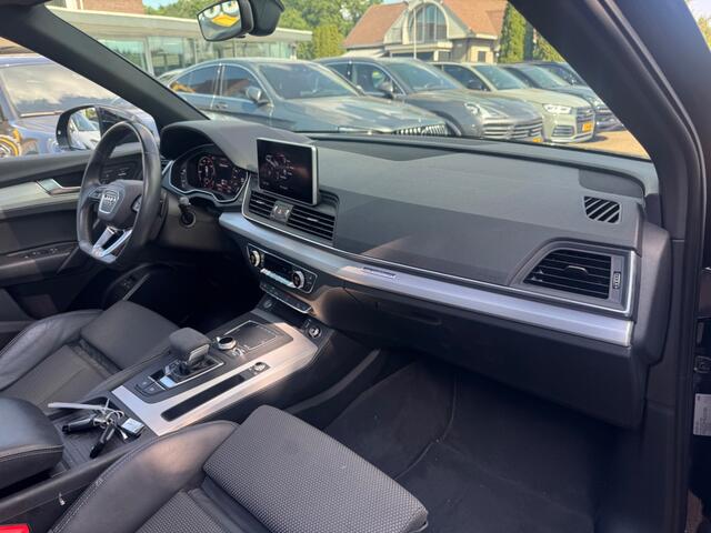 Audi Q5 50 TFSI e quattro S edition / Trekhaak / Panoramadak / Camera / Sportstoelen / 21'' / Matrix LED / Navigatie / Virtual Cockpit / Stoelverwarming / Dodehoek / DAB / ACC
