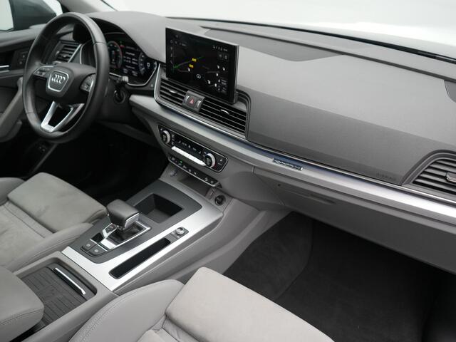 Audi Q5 55 TFSI e S Line PHEV 367pk Dealer O.H. | Trekhaak Af Fabriek | 360 Camera | Alcantara Sportstoelen Verwarmd | Cruise Control | Keyless | Sfeerverlichting | Virtual | Navigatie | DAB | 20"L.M | Plug In Hybrid |