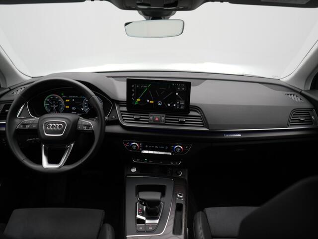 Audi Q5 50 TFSI e quattro Advanced edition PHEV 300pk Dealer O.H | Adaptive Cruise | Camera | BLIS | Apple Carplay | Alcantara Sportstoelen Verwarmd | Sfeerverlichting | Navigatie | Virtual | DAB | Plug In Hybrid |