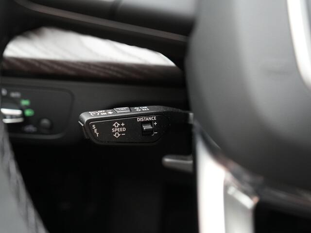Audi Q5 50 TFSI e quattro Advanced edition PHEV 300pk Dealer O.H | Adaptive Cruise | Camera | BLIS | Apple Carplay | Alcantara Sportstoelen Verwarmd | Sfeerverlichting | Navigatie | Virtual | DAB | Plug In Hybrid |