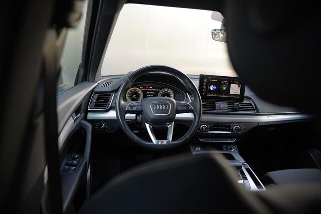 Audi Q5 50 TFSI e S edition Competition S-Line | Panoramadak | Stoelverwarming | Keyless | Matrix LED | Camera | Apple Carplay | Navigatie | Cruise Control | Ambiance Verlichting |