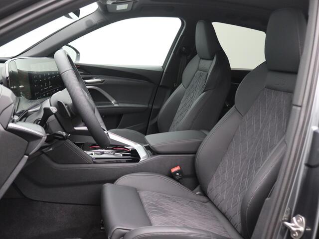 Audi Q5 2.0 TFSI e-hybrid quattro S edition Competition Scherm passagier, head-up, panoramadak, Trekhaak, S-Line, Memorystoel, 21" LM Velgen, Side Assist, Keyless, Elektr. Achterklep, Head-Up Display
