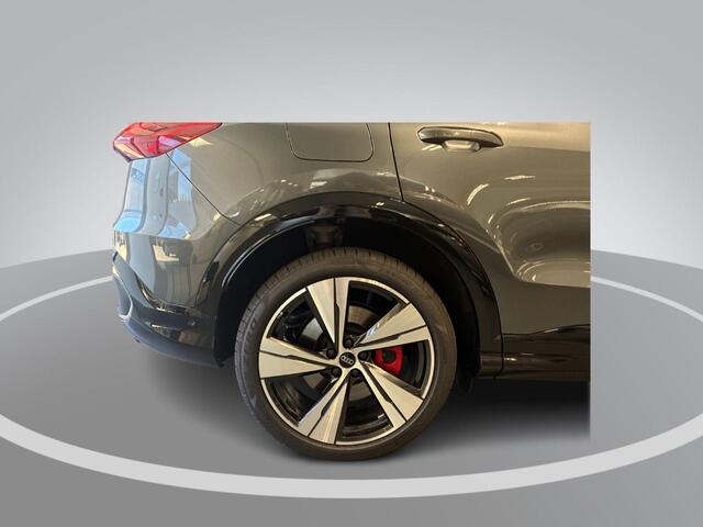 Audi Q5 Sportback 2.0 TFSI e-hybrid 367pk Quattro S edition Competition · Panoramadak · Inklap. Trekhaak · 360 Camera · Matrix LED · Elek. Stoelen · RS Carbon Styling Pack · Garantie t/m 10-12-2030 of 100.000km