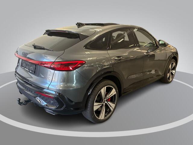 Audi Q5 Sportback 2.0 TFSI e-hybrid 367pk Quattro S edition Competition · Panoramadak · Inklap. Trekhaak · 360 Camera · Matrix LED · Elek. Stoelen · RS Carbon Styling Pack · Garantie t/m 10-12-2030 of 100.000km