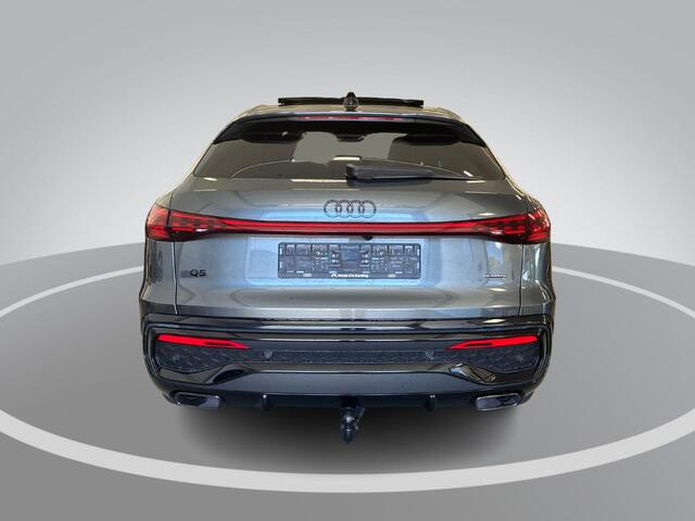 Audi Q5 Sportback 2.0 TFSI e-hybrid 367pk Quattro S edition Competition · Panoramadak · Inklap. Trekhaak · 360 Camera · Matrix LED · Elek. Stoelen · RS Carbon Styling Pack · Garantie t/m 10-12-2030 of 100.000km