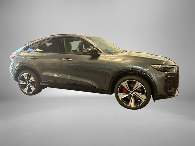 Audi Q5 Sportback 2.0 TFSI e-hybrid 367pk Quattro S edition Competition · Panoramadak · Inklap. Trekhaak · 360 Camera · Matrix LED · Elek. Stoelen · RS Carbon Styling Pack · Garantie t/m 10-12-2030 of 100.000km